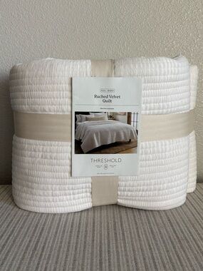 NWT Full/Queen Ruched Velvet Quilt Ivory - Threshold